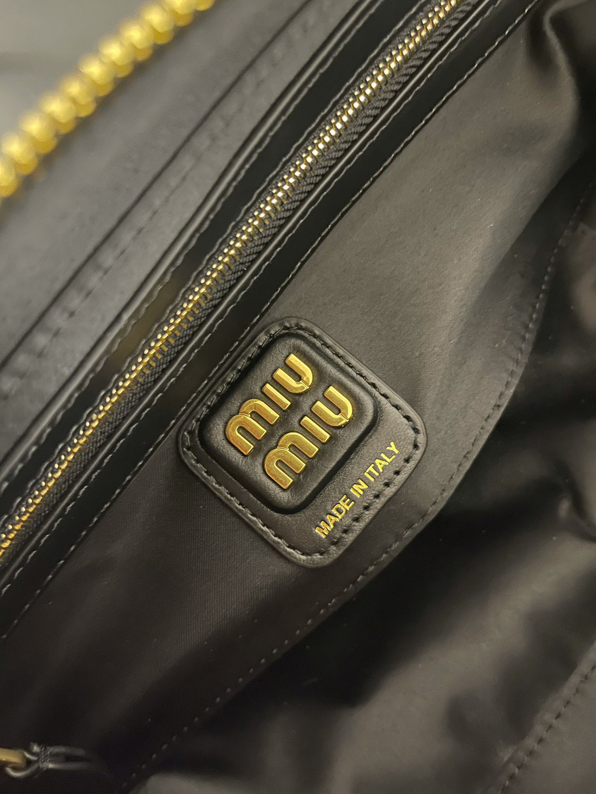 Miu Miu Beau Leather Bag – Black