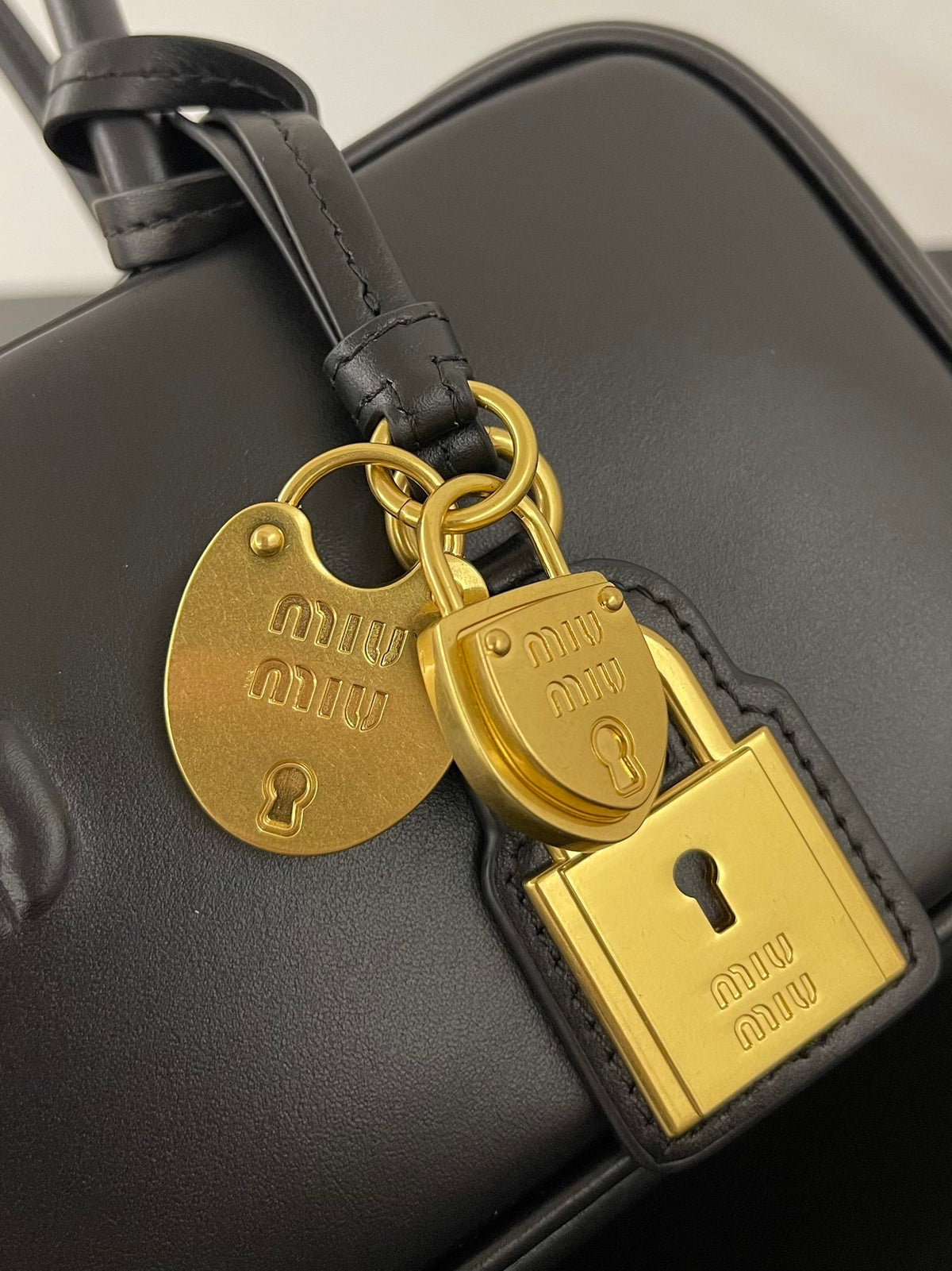 Miu Miu Beau Leather Bag – Black