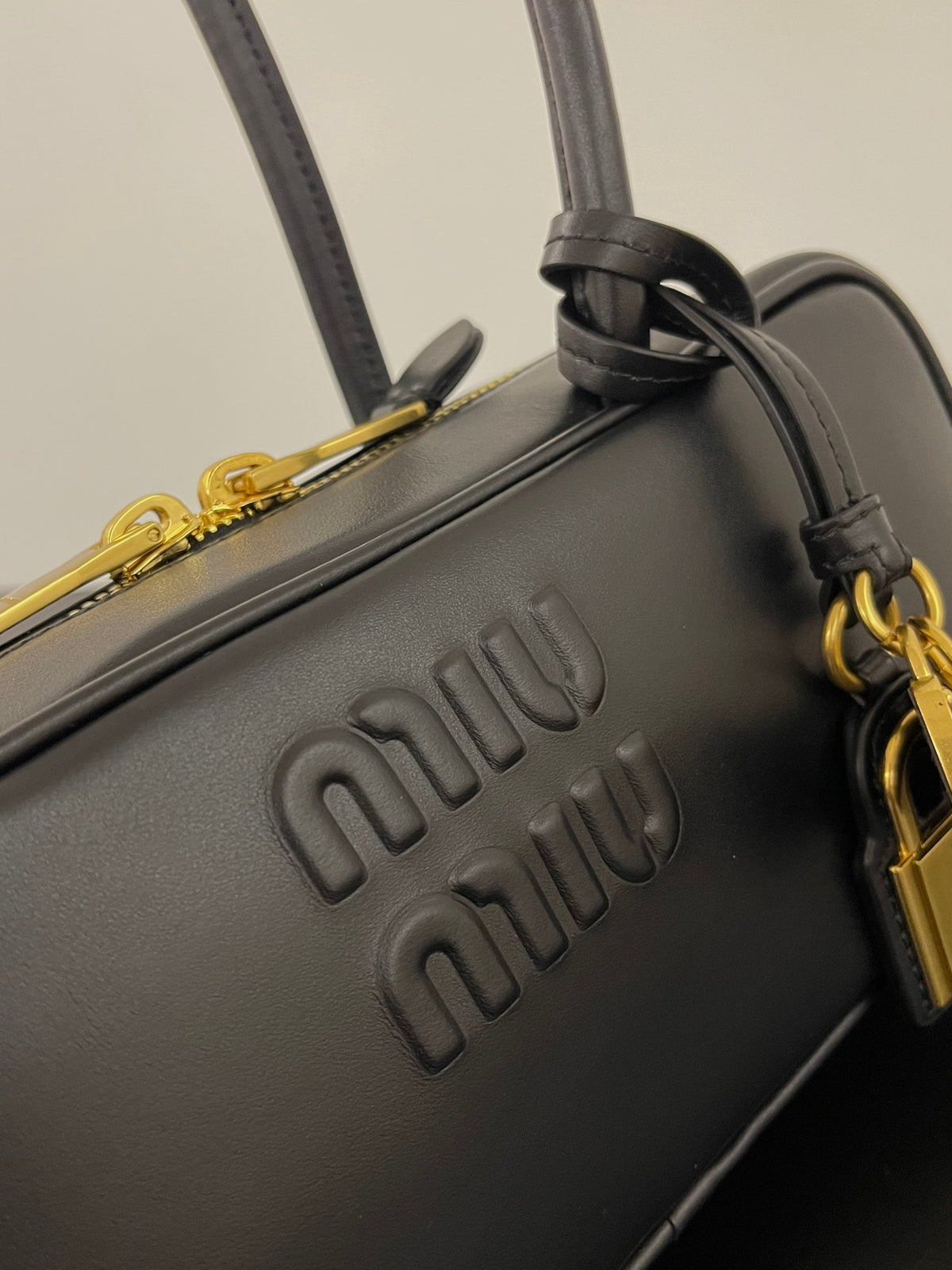 Miu Miu Beau Leather Bag – Black